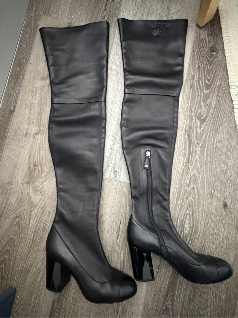 Chanel Over-the-Knee Black Leather Boots with Block Heel - Picture 5 of 10